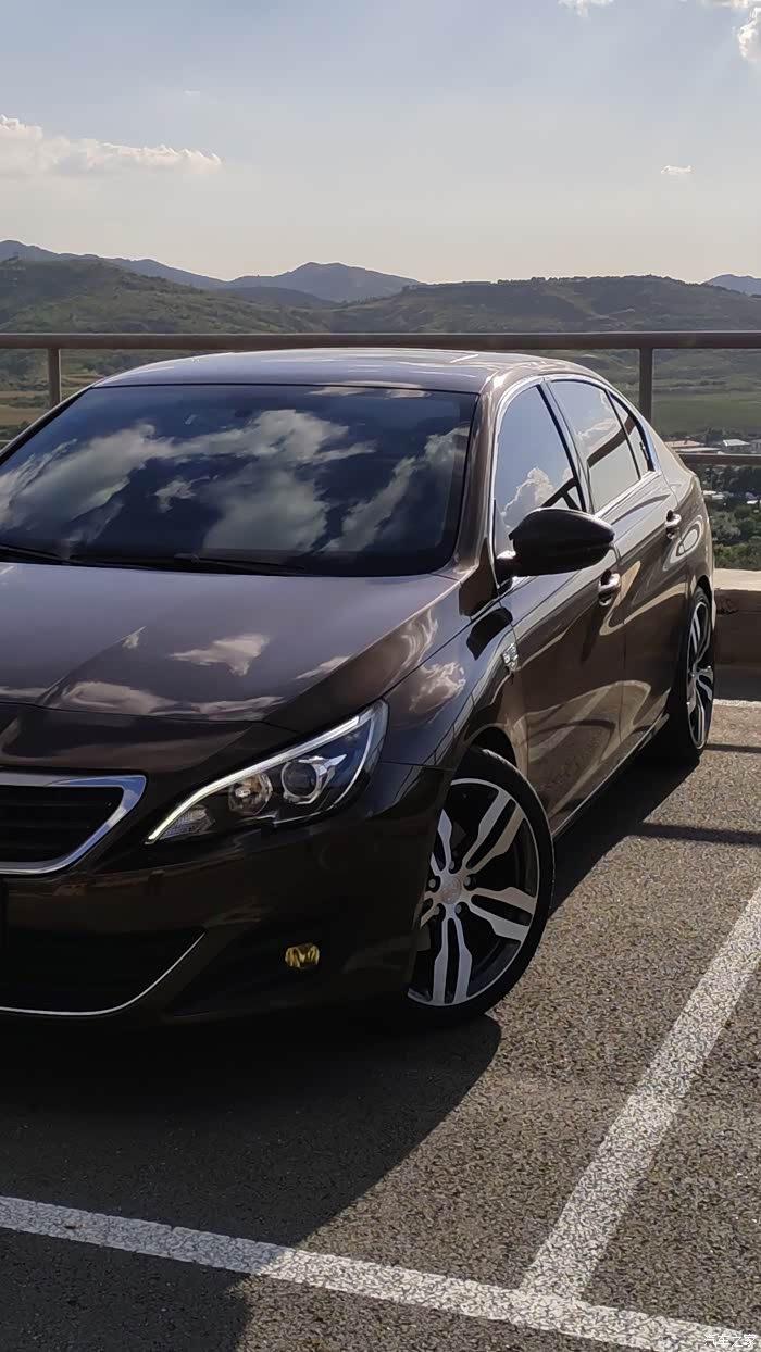 标致408的外观我认为是b级车里最好看的