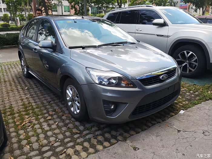 老款的两厢福特福克斯越看越像小钢炮车型