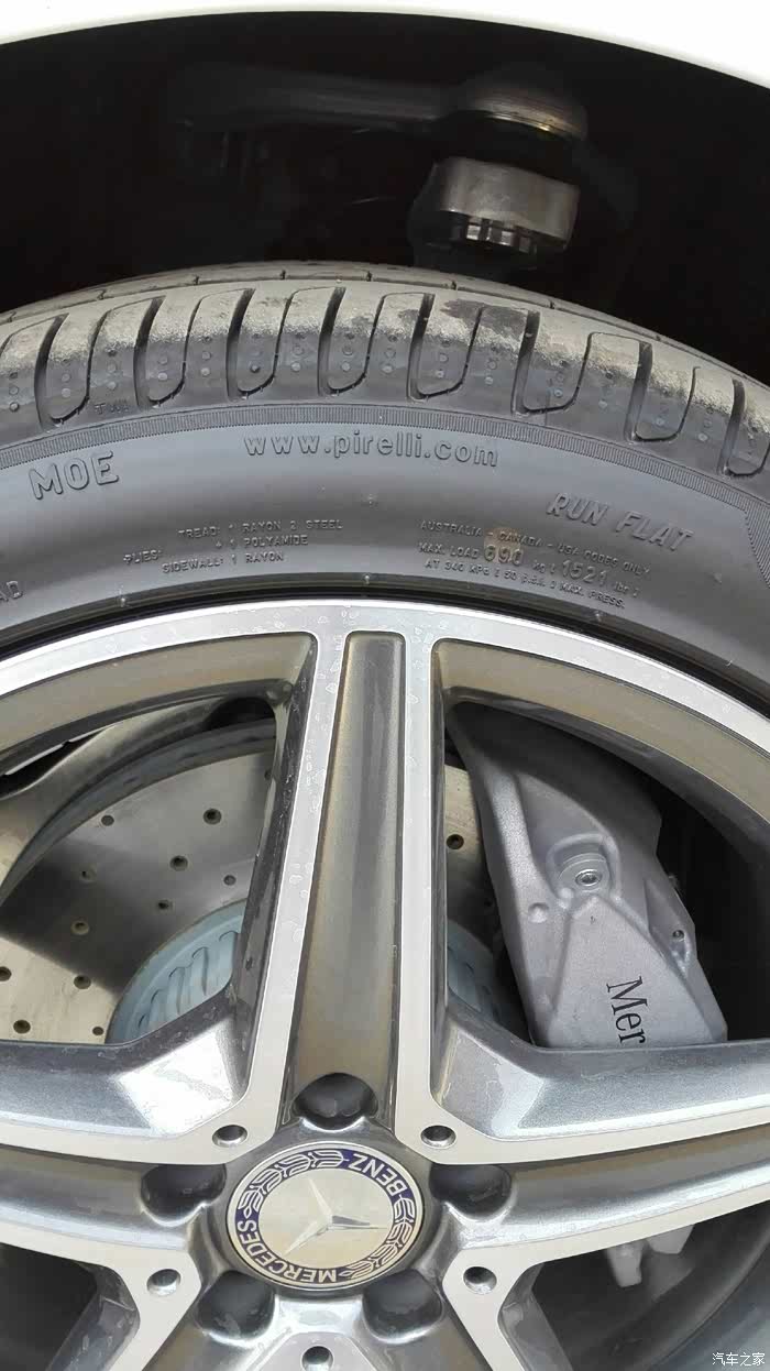 今天刚提了c200旅大家的轮胎也是这样的吗