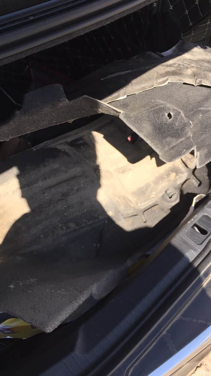 左后叶子板内衬