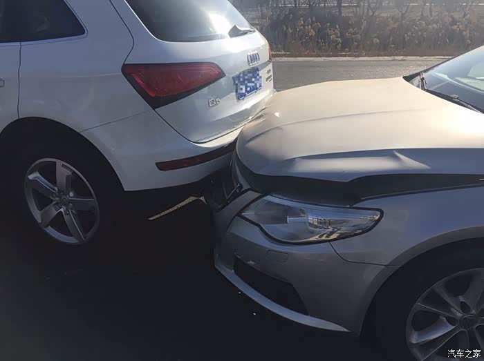 追尾现场——大家注意安全