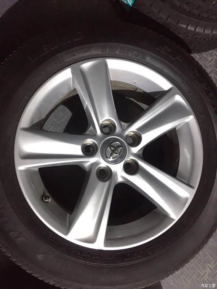 出原厂14年锐志16寸轮毂带胎