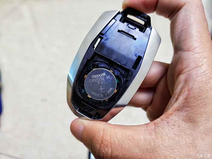 更换领克01遥控钥匙电池