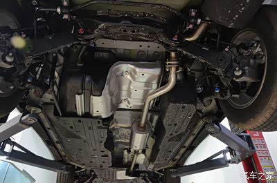 【阿乐分享】15款crv 底盘装甲的施工及6头倒车雷达 100p