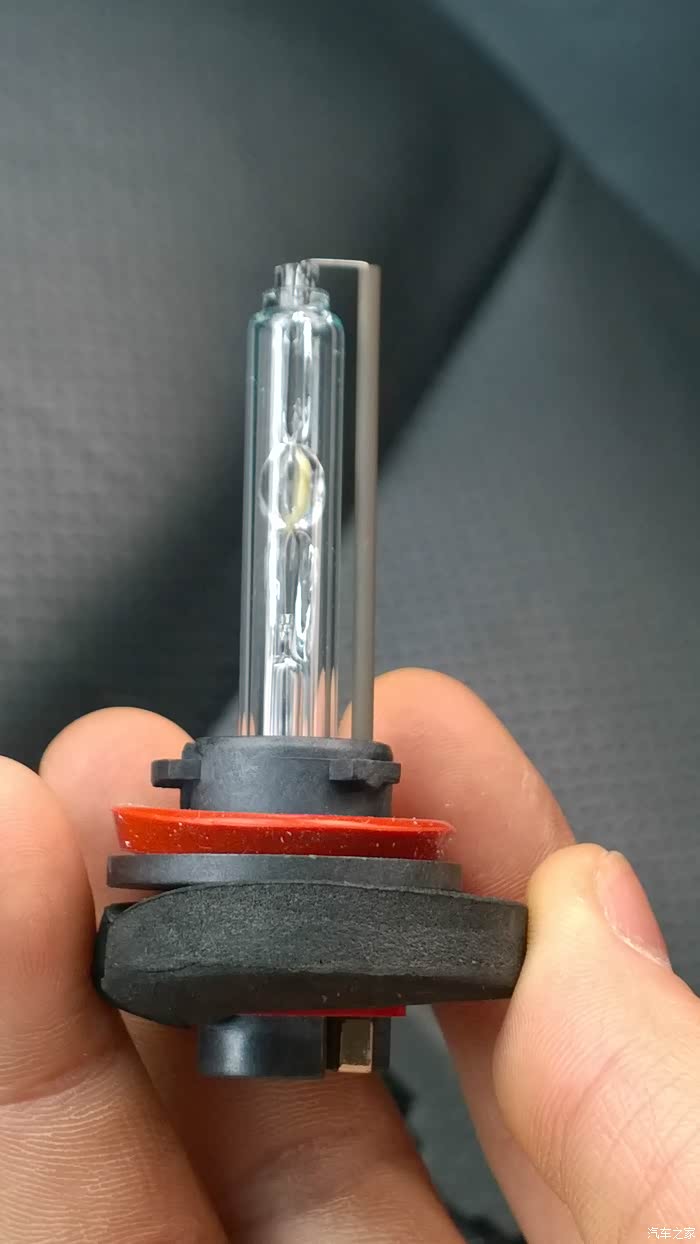 过段时间安装 带继电线组的,老板说安全点,安定器海蓝星35w,氙气灯35w