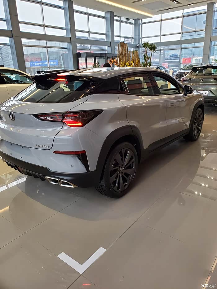 长安unit原子灰最美的颜色陪你走遍初春大地