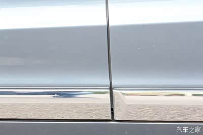车门中间缝隙处