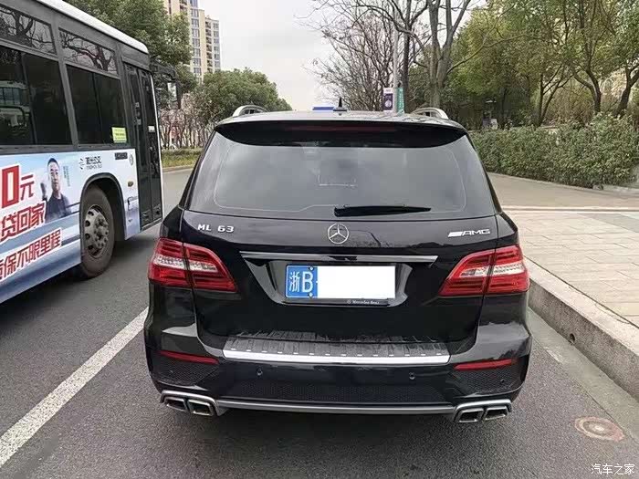 奔驰最打动消费者的是它的动力系统跟车内豪华感!