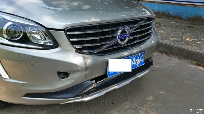 毫厘之间沃尔沃xc60与宝马x5差点干上了事故的前前后后