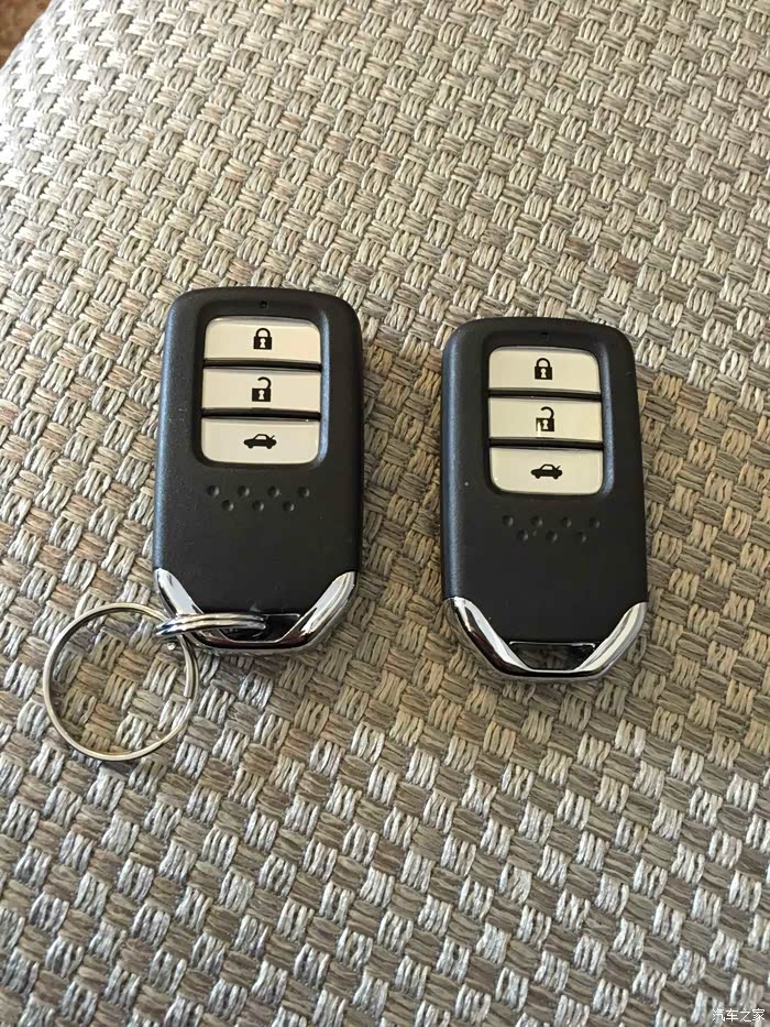 九代雅阁钥匙放车内,锁车试验