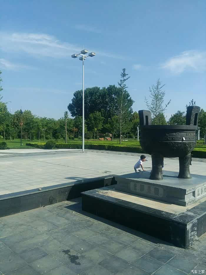 逸和团乡里人逛应天公园