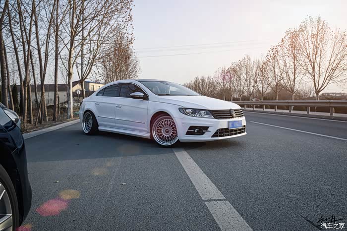 保持这份热爱欣赏一辆爆改姿态的大众cc