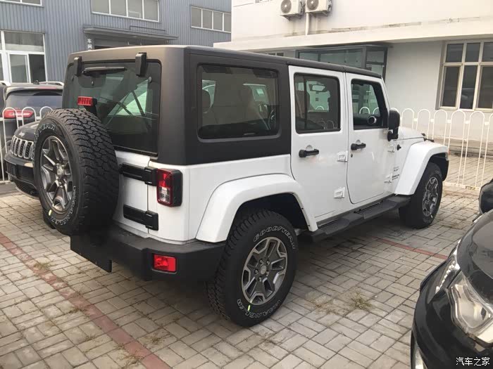 哪位大神能提供点皓白色牧马人的图片多谢