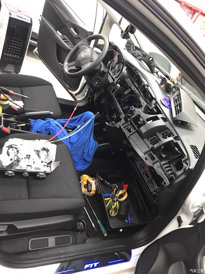 飞度加装阿尔派cd机