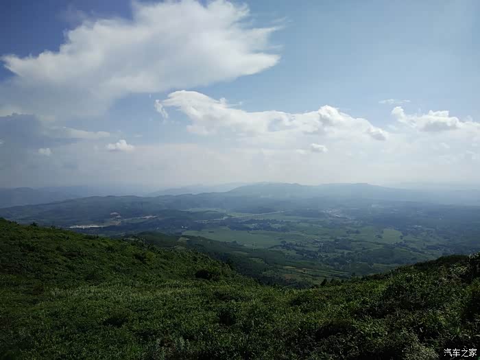 驾着小拓到我们云南本地的基督山顶峰