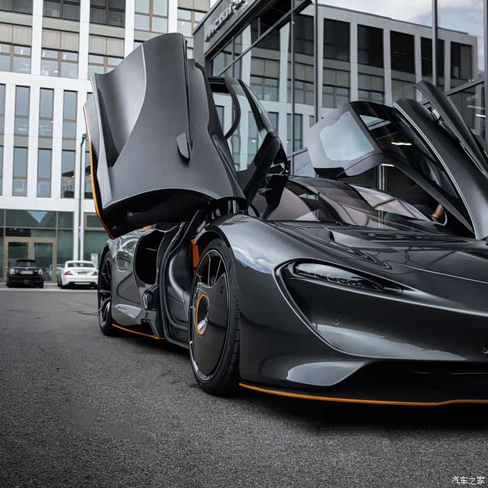 迈凯伦speedtail炫酷剪刀门太帅气了