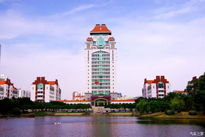 厦门大学的主楼
