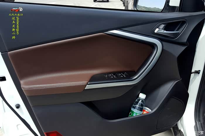 四门都电动车窗,而且都可以键升降,这个必须点赞!