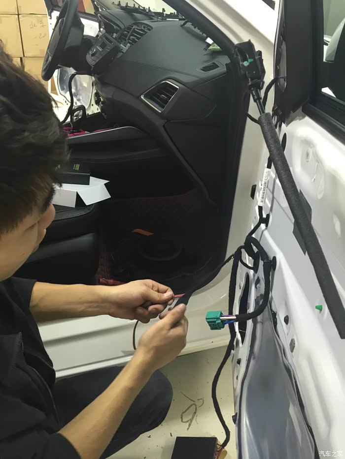 新福睿斯加装美国crossfire交叉火力dsp功放和四门豪华隔音