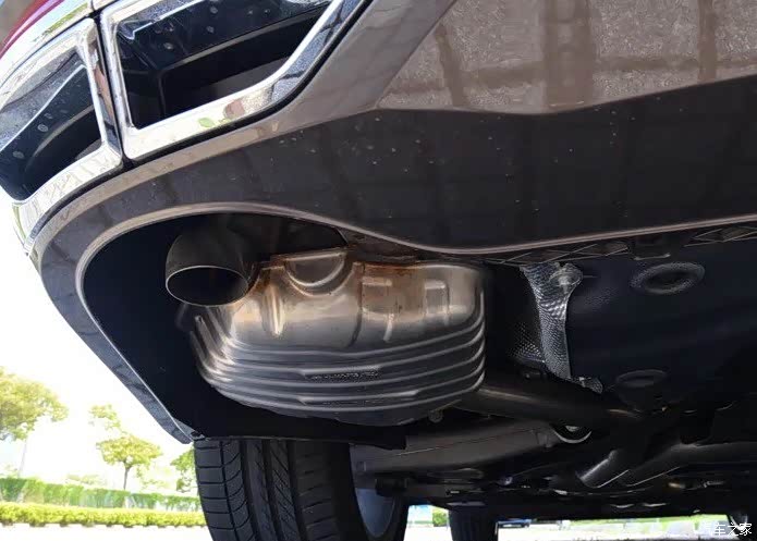 b8迈腾不是这样的排气吧