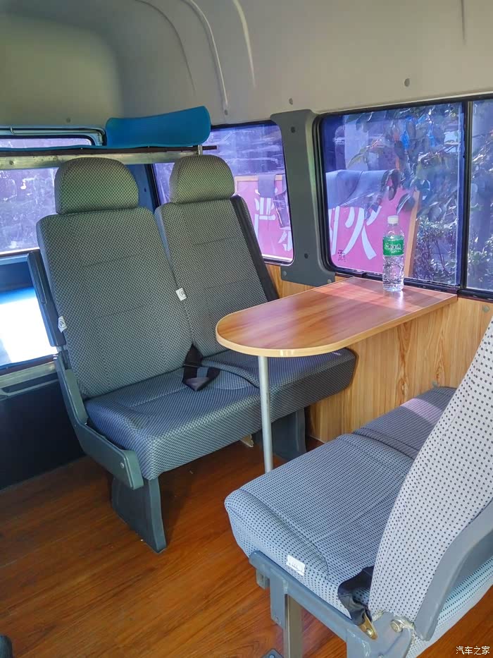 依维柯得意简易功能床车改装