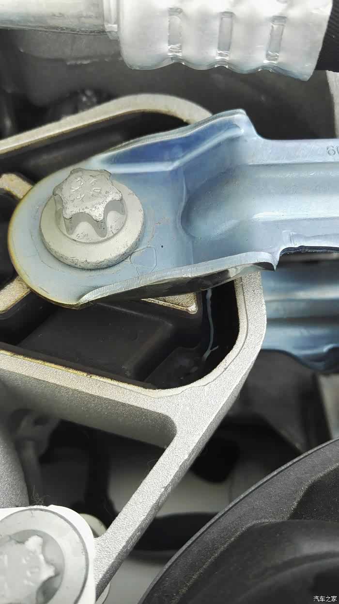 gla200发动机胶墩问题!