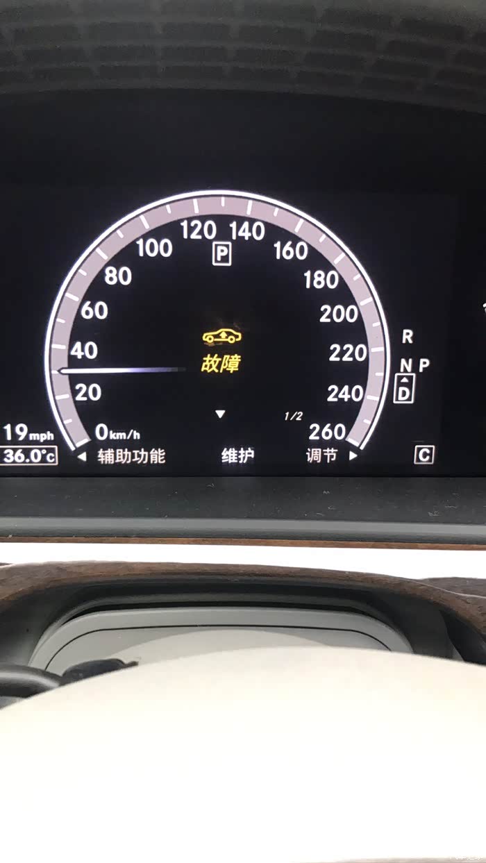 求大师解答奔驰s300这是空气悬挂的问题吗