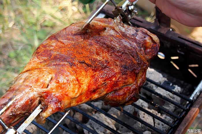 开着dmax去户外烧烤弯道视频性能不错烤羊腿馋死你哈哈