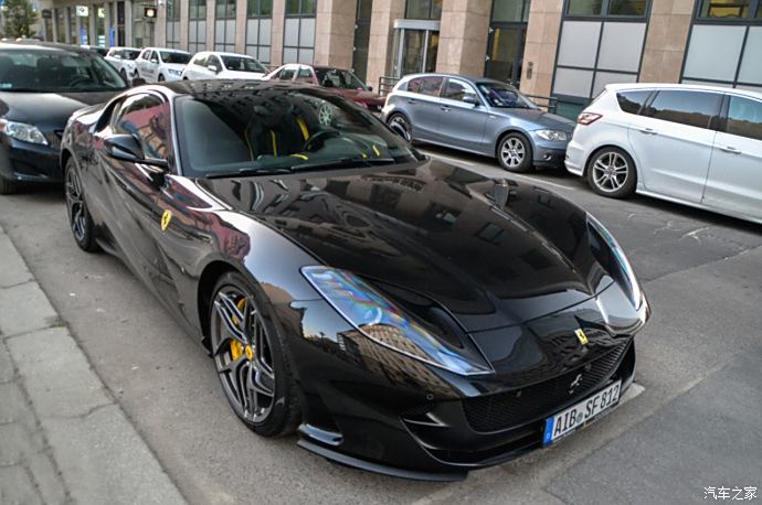 法拉利ferrari 812 super帥氣時尚.