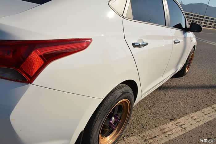 悦纳全国首台2.4,首台土豪金轮毂改装