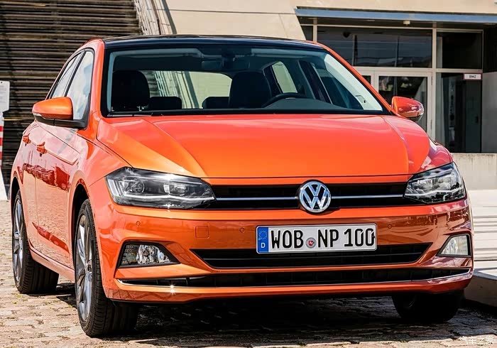 大众的车子看起来不错橙色的时尚