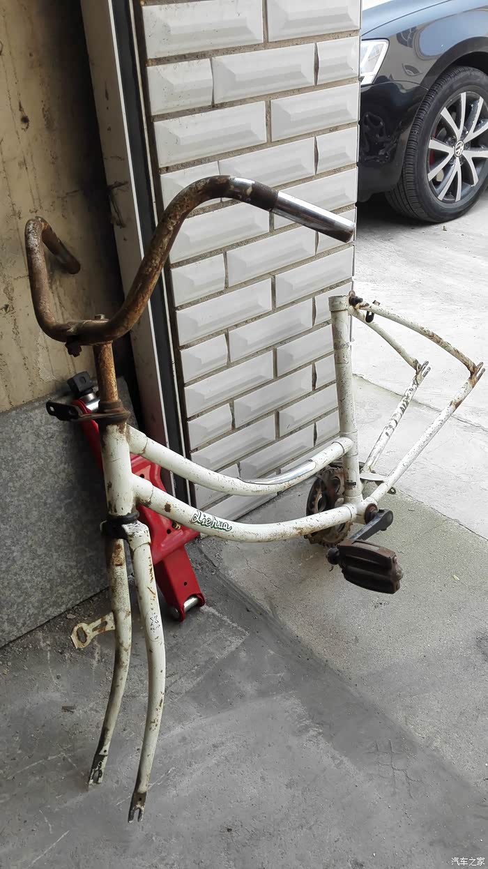 去年闲来无事用废旧用自行车旧的锂电池改的电动自行车