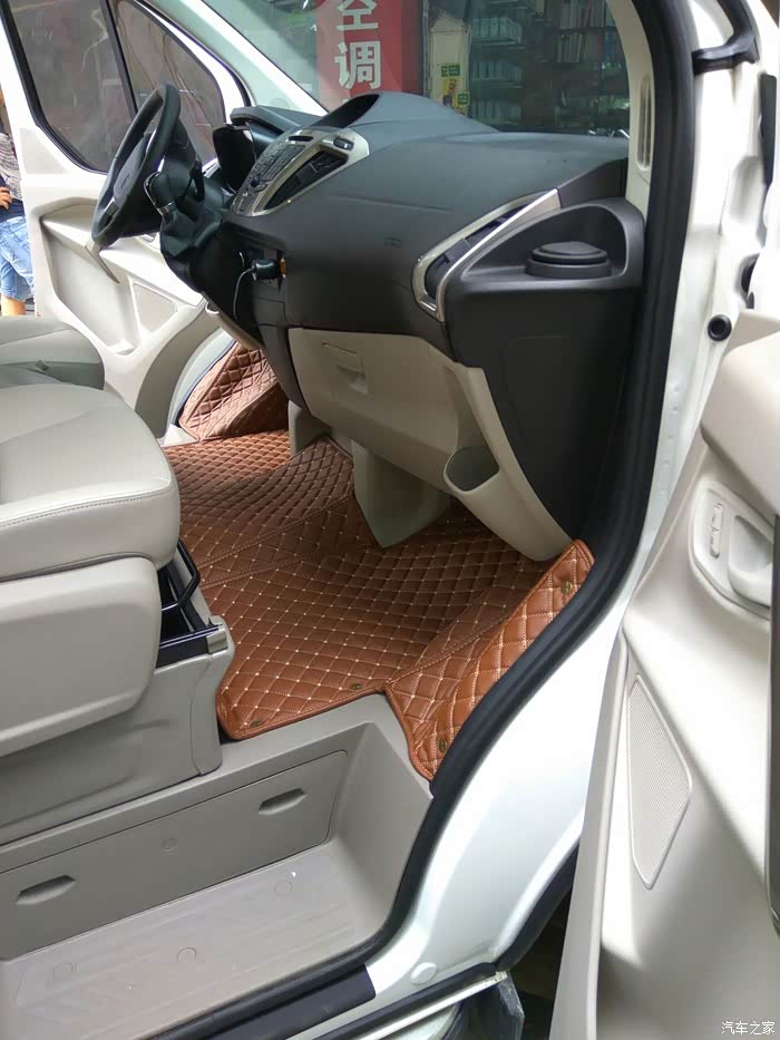 途睿欧的副驾驶座位.