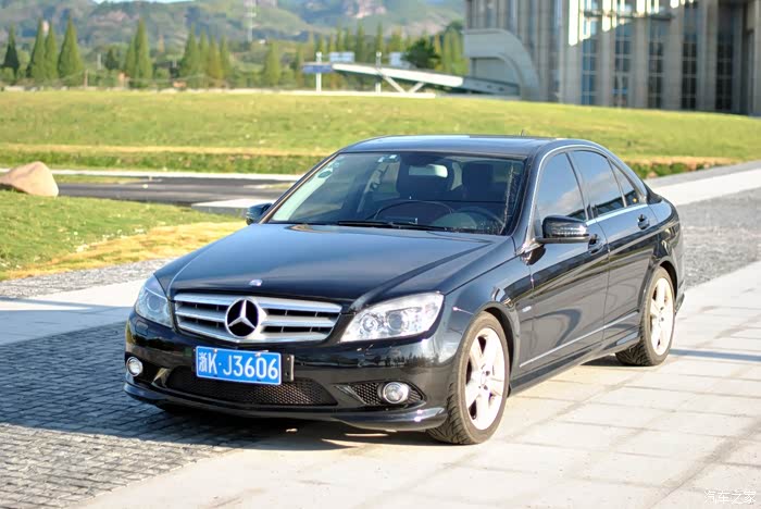 老车也来露脸车况依旧完美的w204奔驰c200运动版