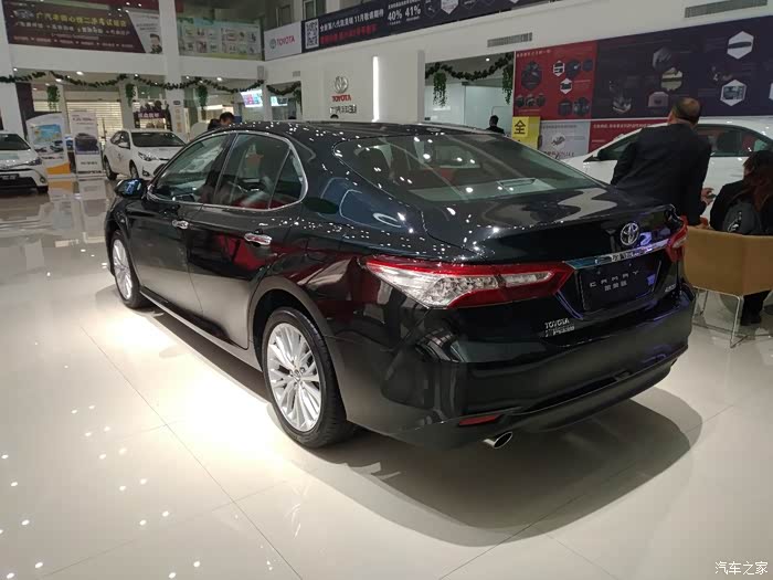 静态赏析全新第八代凯美瑞2.5豪华版