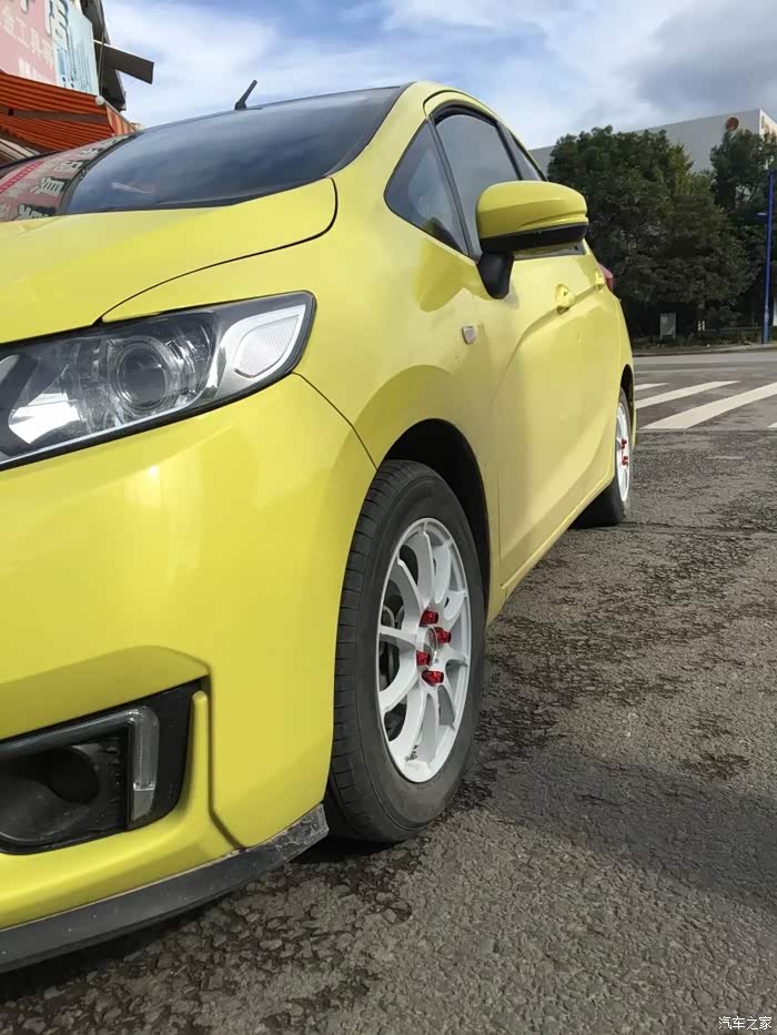 雅泛迪sl77    15寸  16寸都可以,飞度车友用这款很多