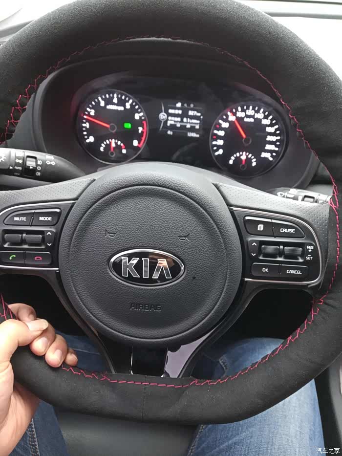 起亚kx5不是纪念版的有电子手刹吗