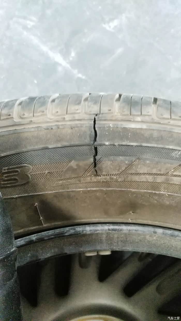 广汽传祺gs4,新车5220公里正常行驶爆胎,4s说是个人原因不赔