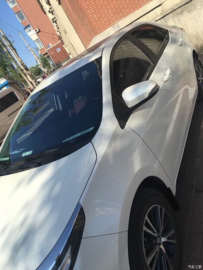 大家看看3m晶锐70贴膜是这样么