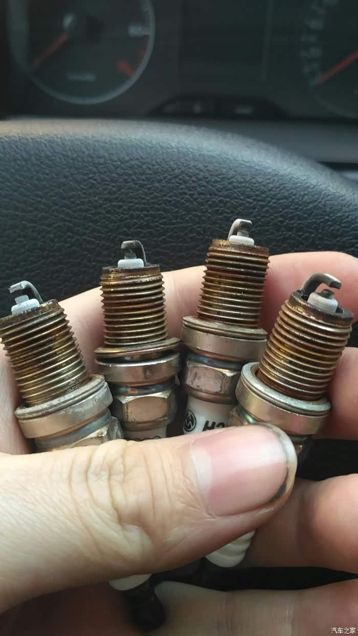 10款捷达刚换下来的火花塞这个颜色正常吗