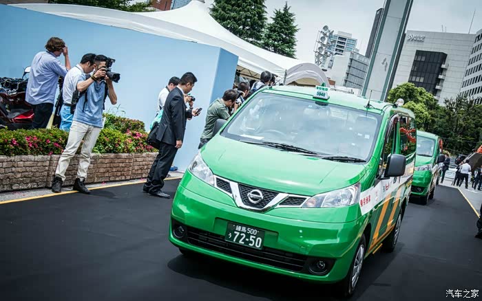 【图】集市上的nv200出租车!_日产nv200论坛_汽车之家论坛