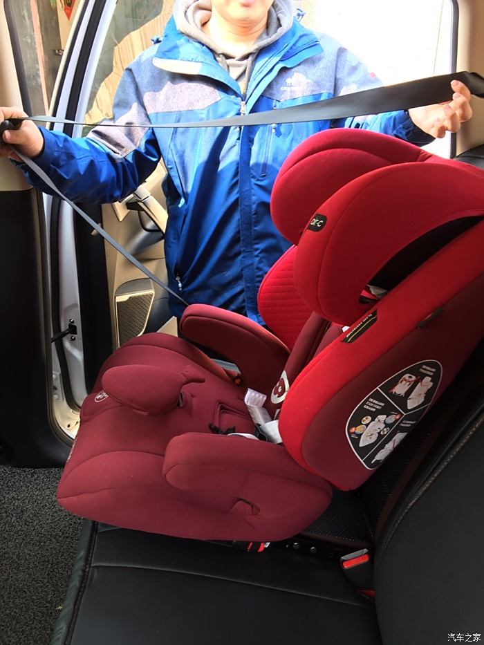 博越安装儿童安全座椅图片