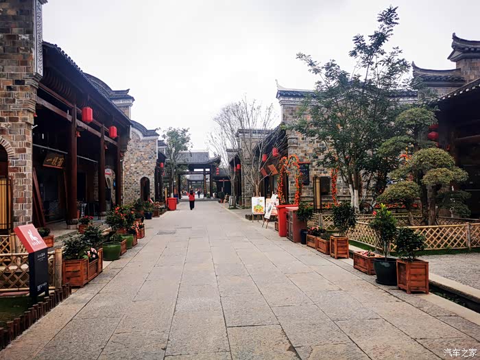 暖冬时节漫步房州老街