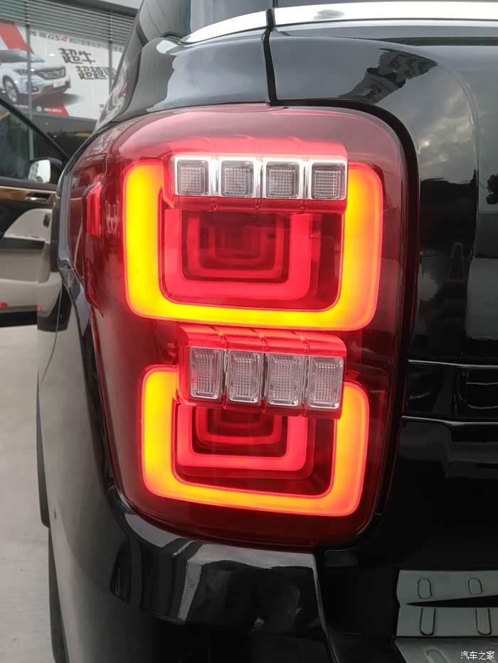 这尾灯好看