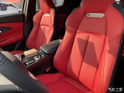 这个红色的内饰兼职sao的不要不要的  有的人特意去改,咱这可是自带.
