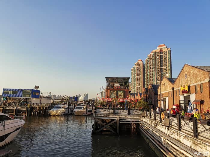 广州市军事管制委员会奉命征用太古仓,太古仓码头收归国有,相继由广州