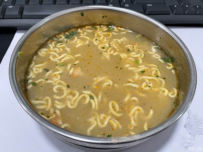 你好2021看看我怎么泡方便面