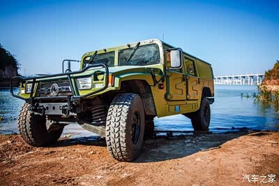 东风猛士越野车eq2050b 涉水