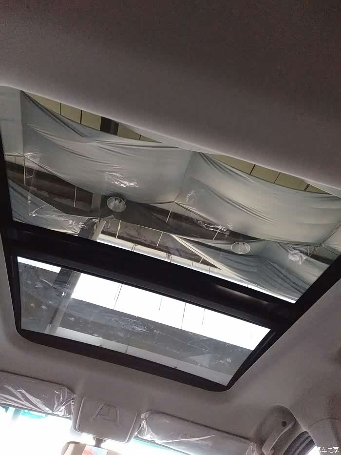 天窗打开,不亮了不少