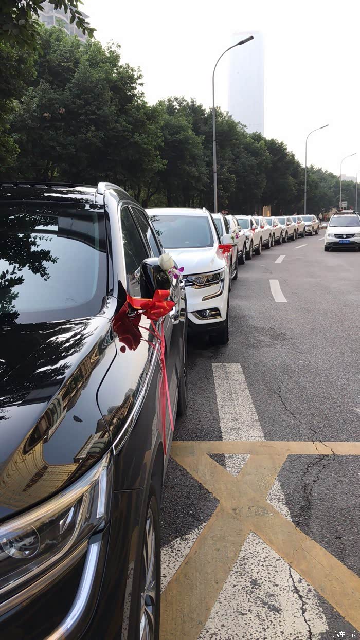 重庆雷诺科雷傲车友会,白色婚车车队!